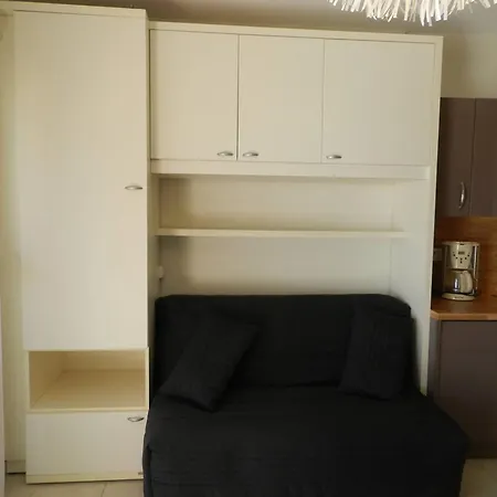 Apartment Le Lavandou, 1 Piece, 4 Personnes - Fr-1-251-672 *