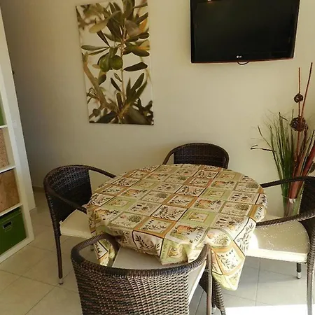 Le Lavandou, 1 Piece, 4 Personnes - Fr-1-251-672 Apartment *